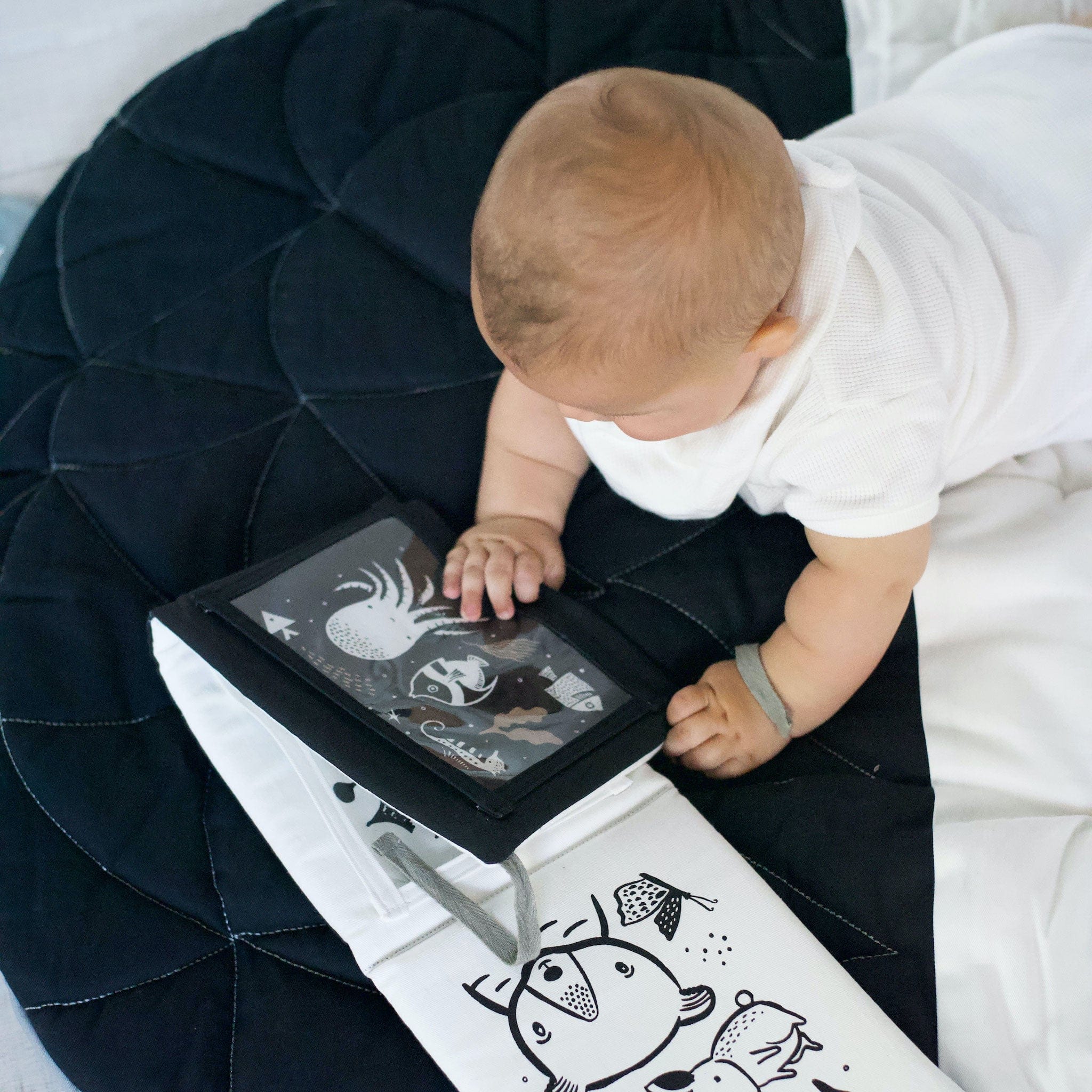 Baby Tummy Time Gallery with Mirror Gift Set - Image 2