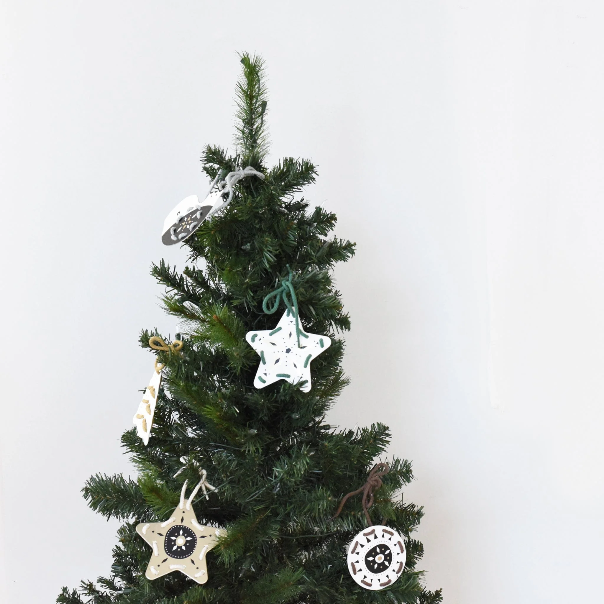 Festive Fun Lacing Ornaments - Image 9