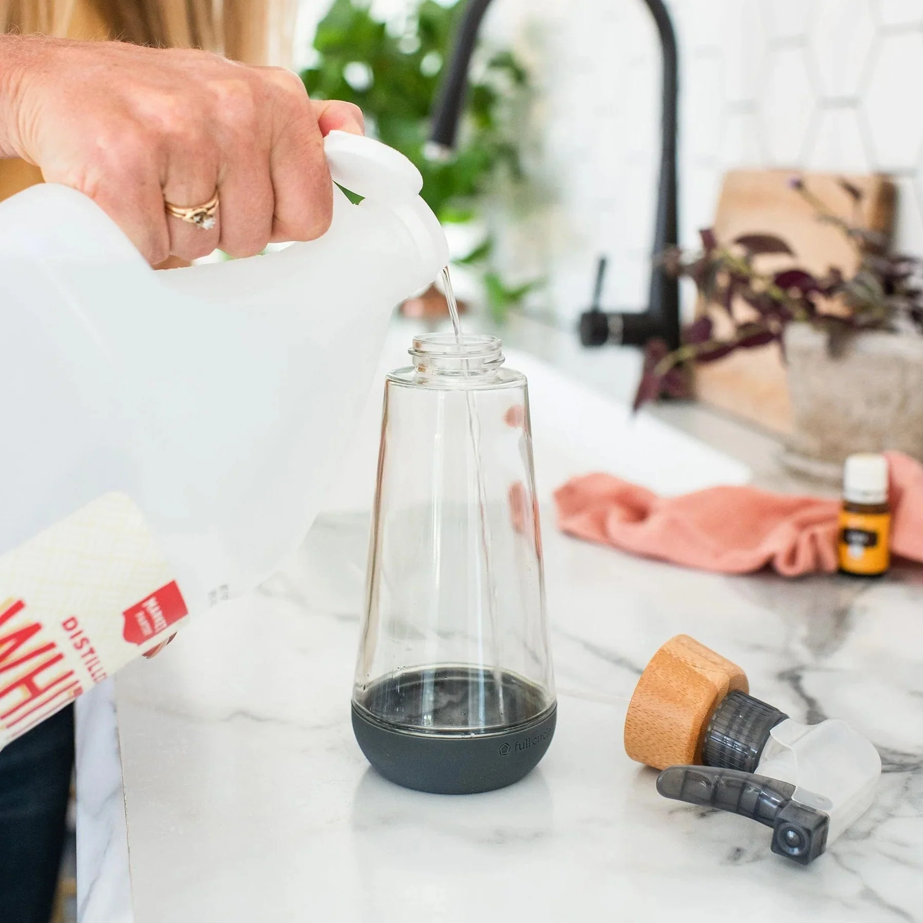 Refillable Glass Spray Bottle - Image 4