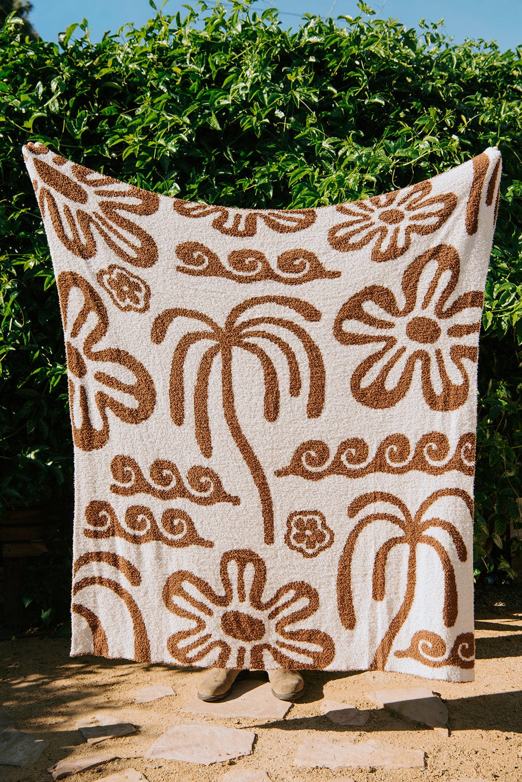 Hanalei Plush Throw - Mocha & Cream - Image 2