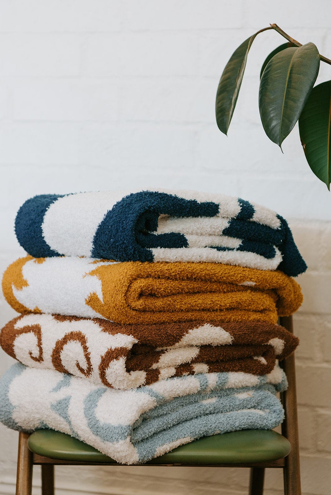 Hanalei Plush Throw - Mocha & Cream - Image 3