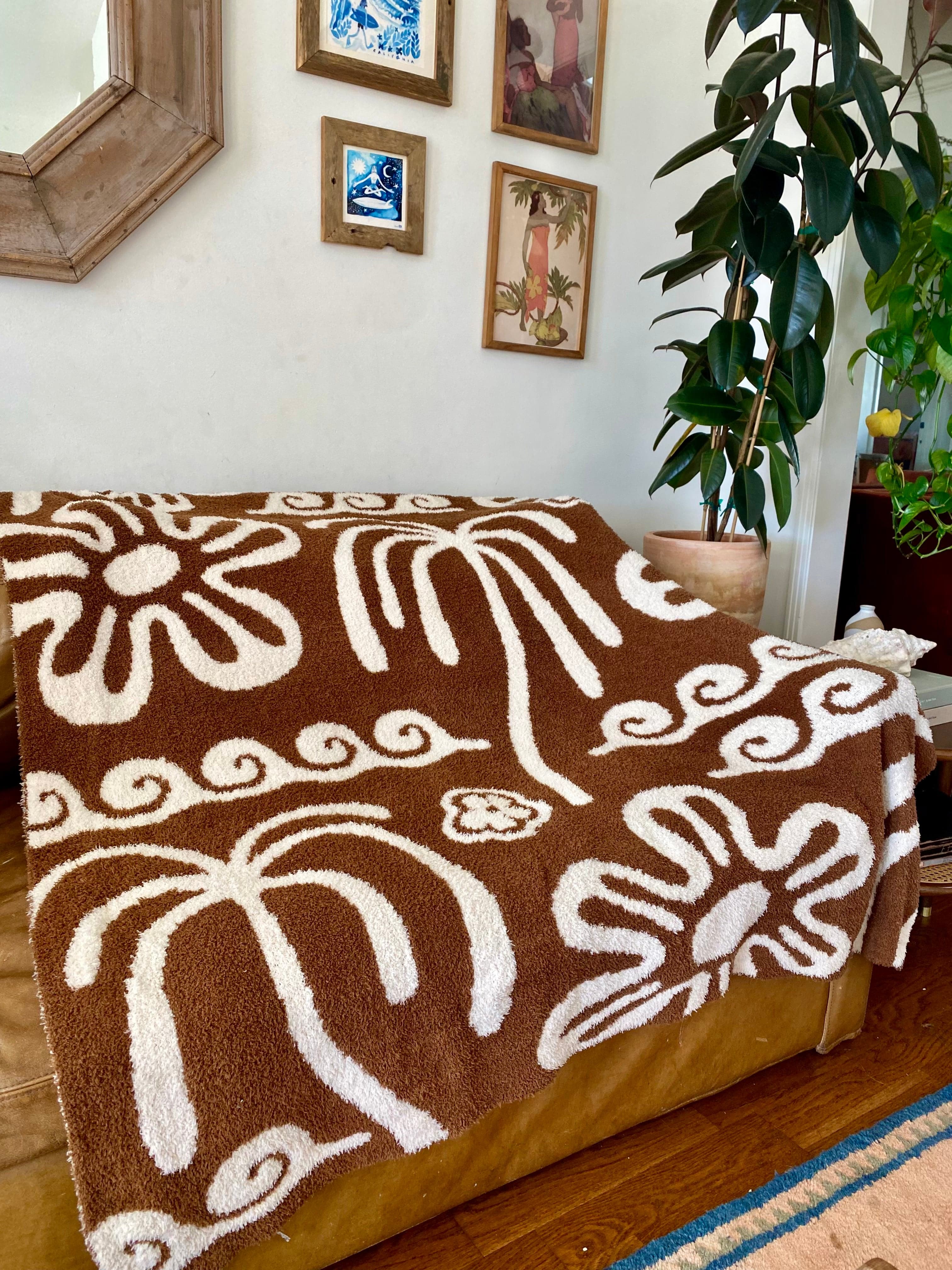 Hanalei Plush Throw - Mocha & Cream - Image 8
