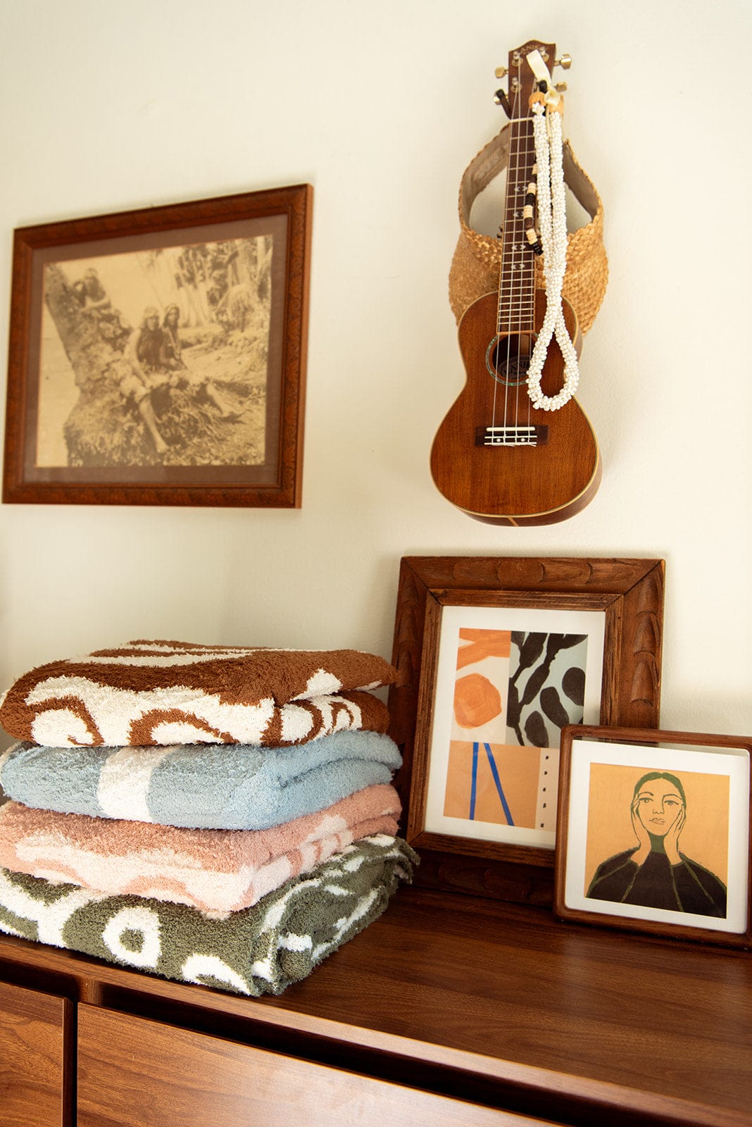 Hanalei Plush Throw - Mocha & Cream - Image 9