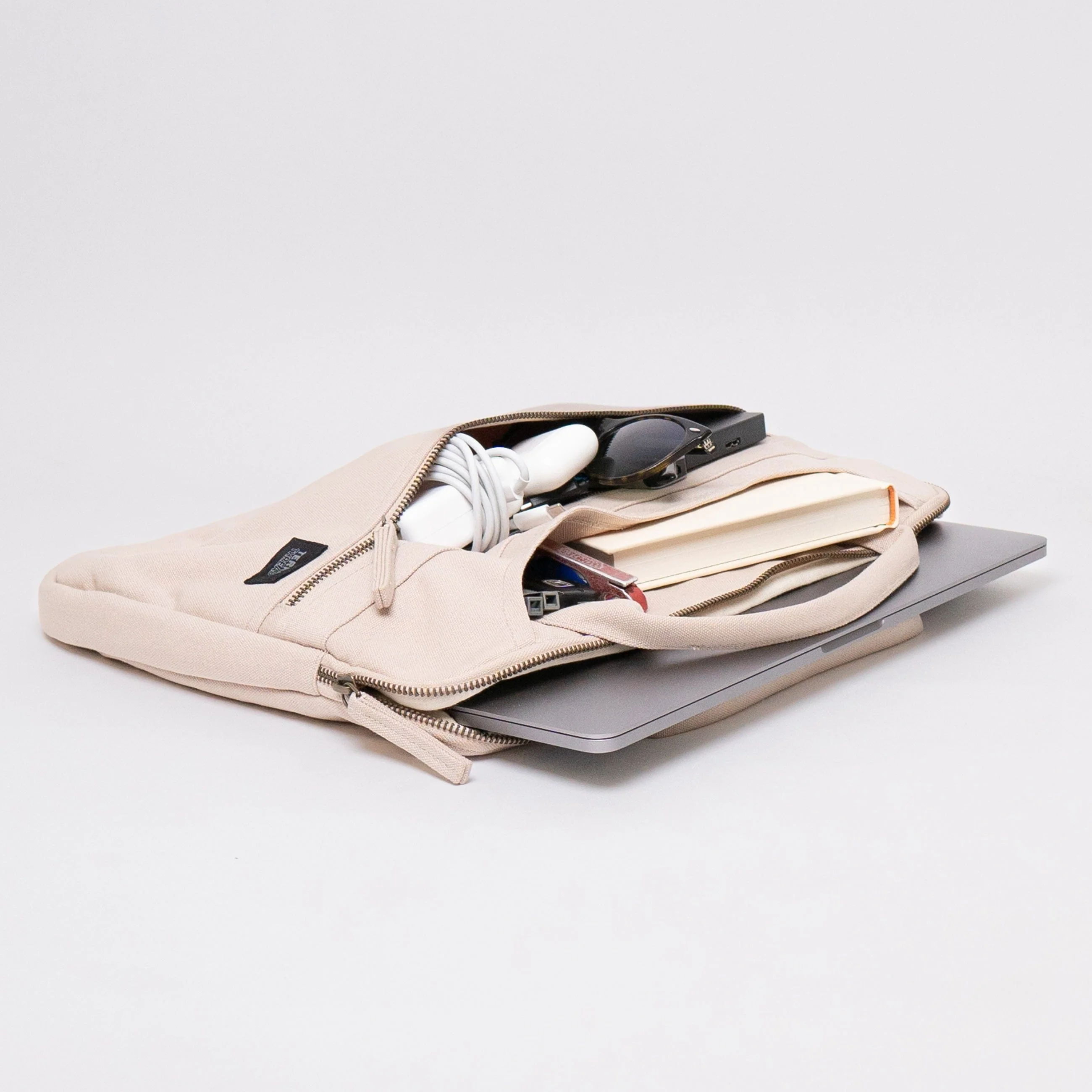 Hasta Laptop Sleeve with Handles - Image 18