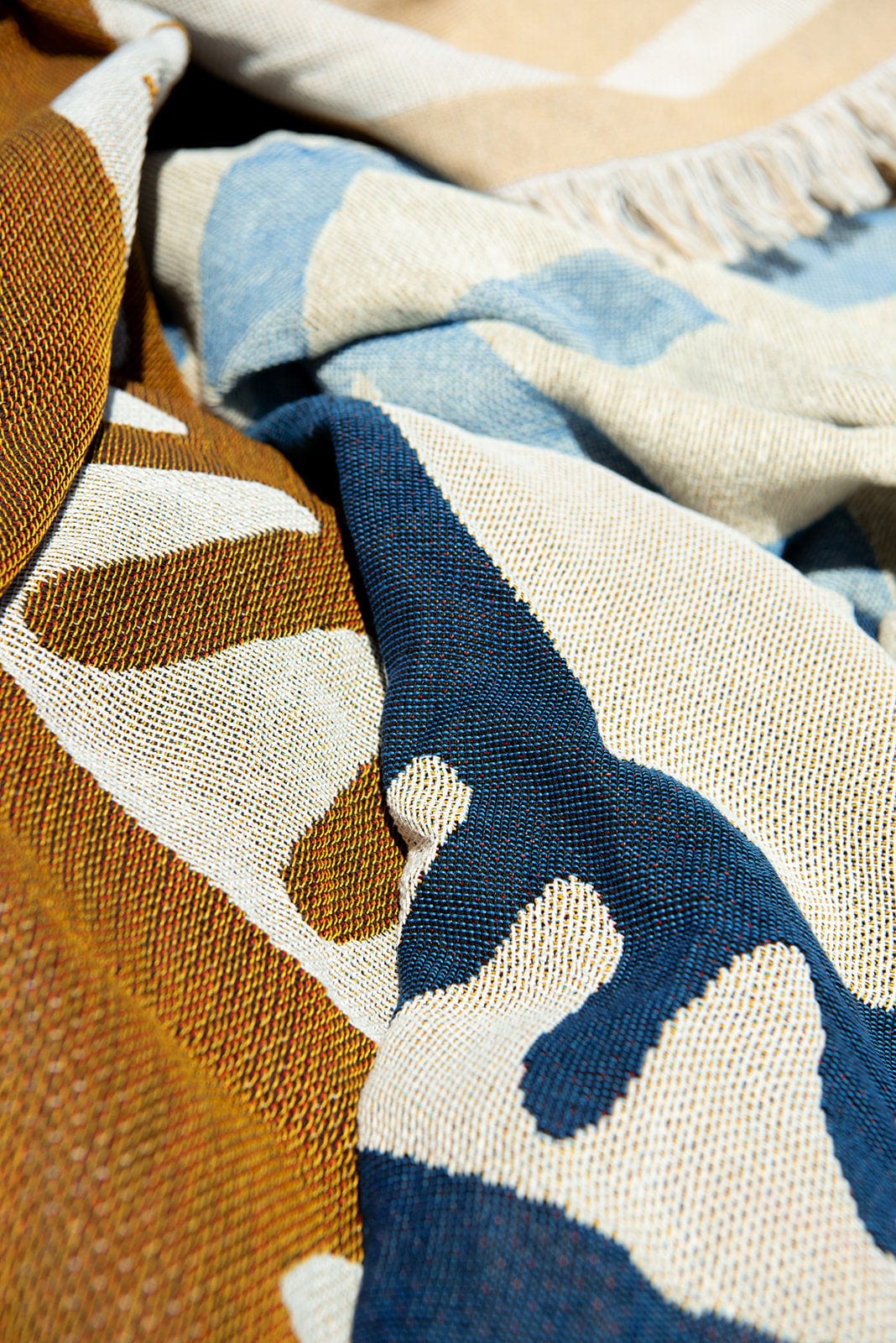 Paradise Heritage Woven Throw - Pacific - Image 4