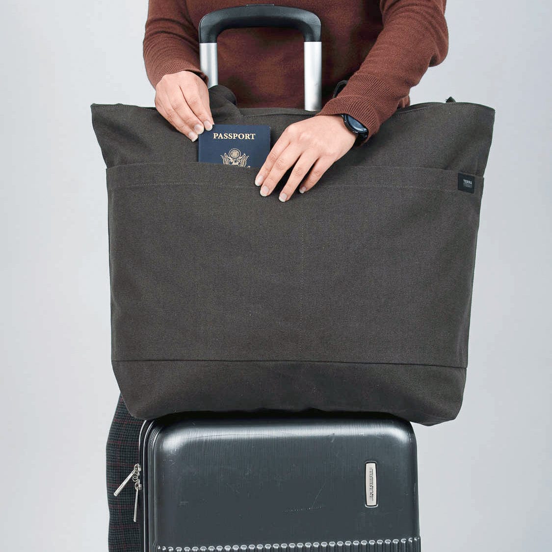 Tote Bag With Trolley Sleeve - Image 7